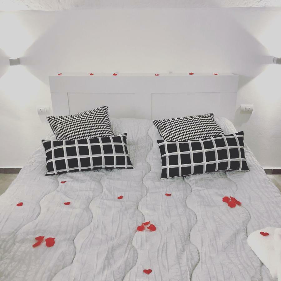 Casa Vacanze Antiche Mura E Poi 모노폴리 외부 사진