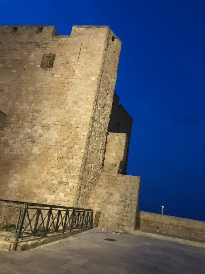 Casa Vacanze Antiche Mura E Poi 모노폴리 외부 사진